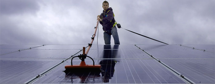 solar panel cleaning in London